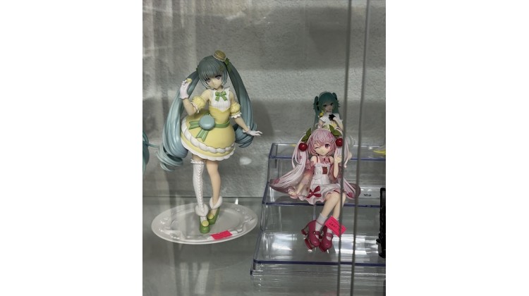 Özel İlan -  Hatsune Miku Macaron + Sakura Miku Figür Orijinal 